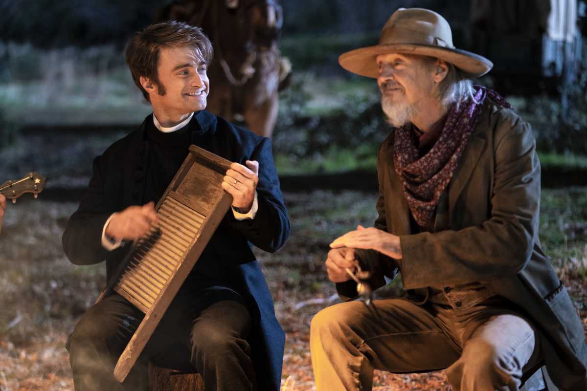 Interviews with Radcliffe, Buscemi and the Cast of Miracle Workers: Oregon Trail