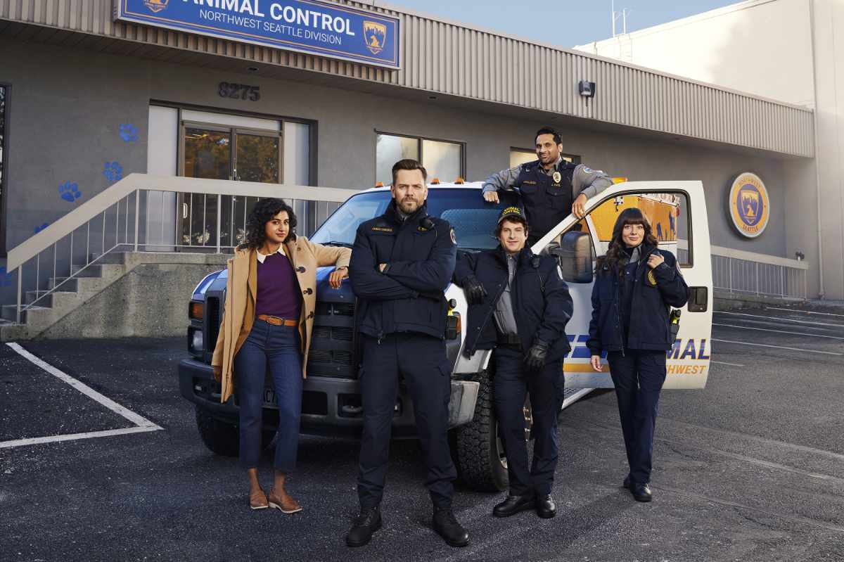 ANIMAL CONTROL: L-R: Vella Lovell as Emily, Joel McHale as Frank, Michael Rowland as Shred, Ravi Patel as Patel and Grace Palmer as Victoria in the all-new ANIMAL CONTROL. CR: Kharen Hill /FOX © 2023 FOX Media LLC.