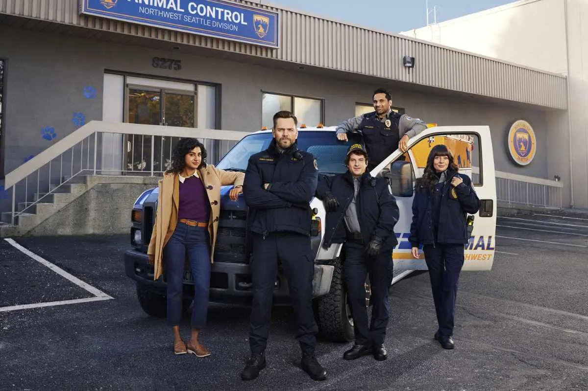 ANIMAL CONTROL: L-R: Vella Lovell as Emily, Joel McHale as Frank, Michael Rowland as Shred, Ravi Patel as Patel and Grace Palmer as Victoria in the all-new ANIMAL CONTROL. CR: Kharen Hill /FOX © 2023 FOX Media LLC.
