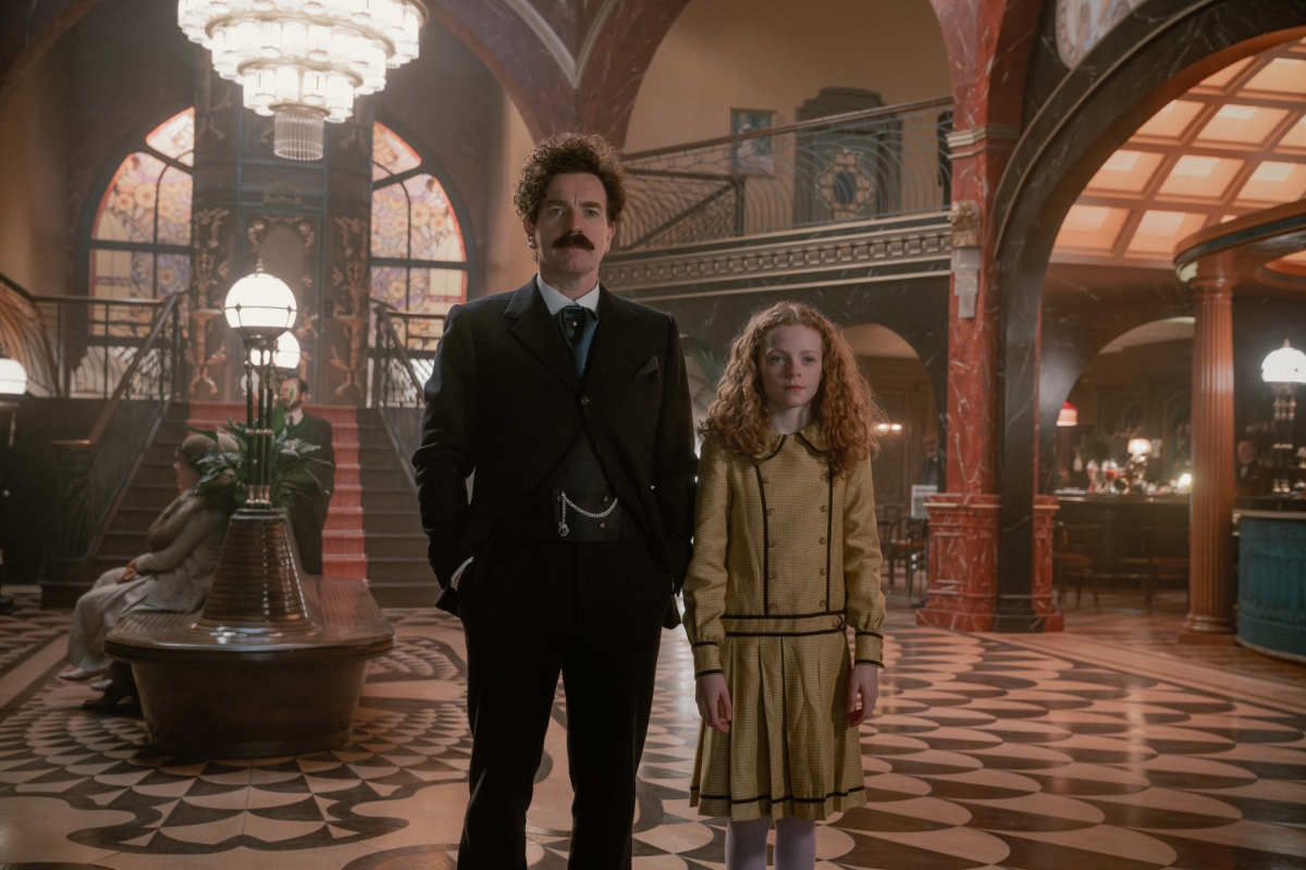 L-R Ewan McGregor as Count Rostov and Alexa Goodall as Nina.