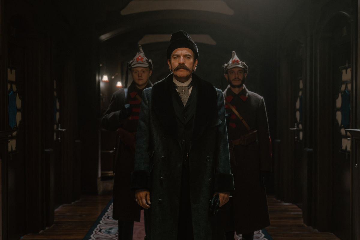 Ewan McGregor as Count Rostov.