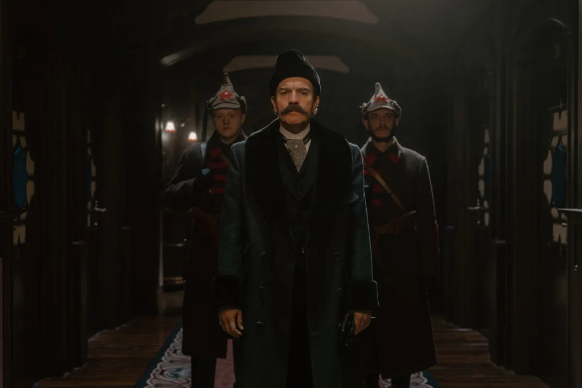 Ewan McGregor as Count Rostov.