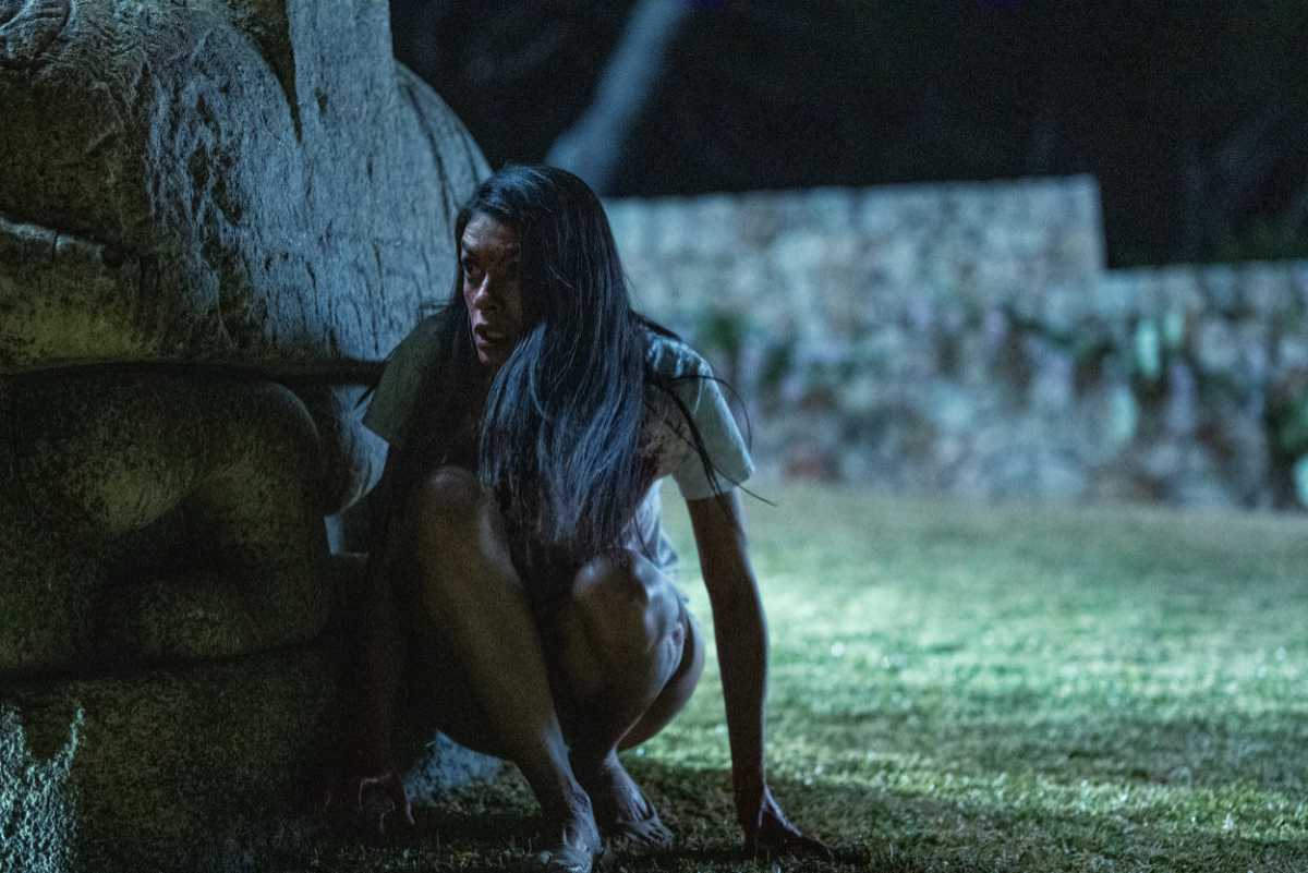 Laysla De Oliveira as Cruz Manuelos