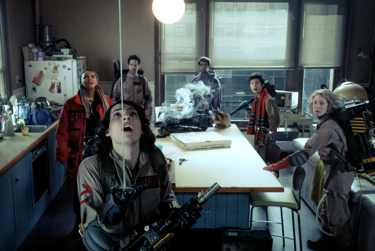 Trevor (Finn Wolfhard), Lucky (Celeste O’Connor), Gary (Paul Rudd), Nadeem (Kamail Nanjiani), Podcast (Logan Kim) and Callie (Carrie Coon).