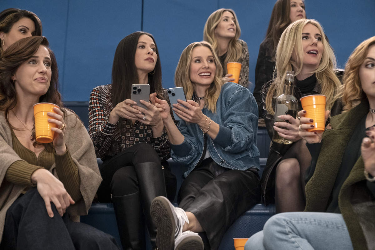 Elise Greene as Leah, Jackie Tohn as Esther, Kristen Bell as Joanne, Justine Lupe as Morgan