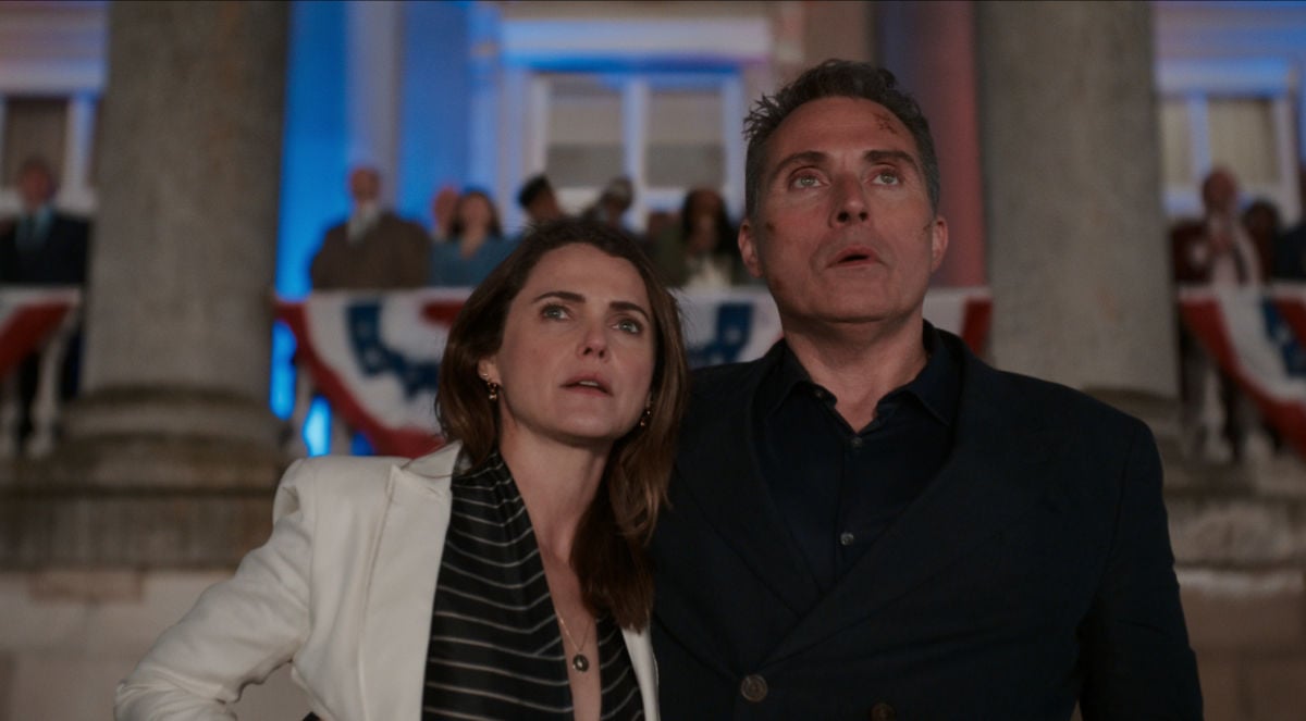 Keri Russell as Kate Wyler, Rufus Sewell as Hal Wyler