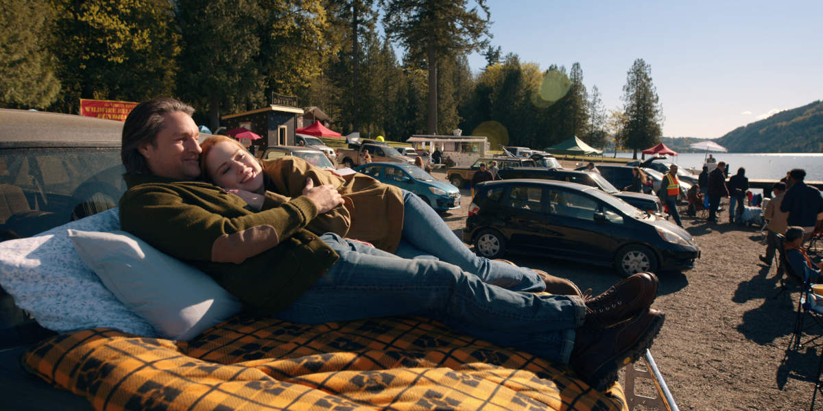 Alexandra Breckenridge as Mel Monroe and Martin Henderson as Jack Sheridan
