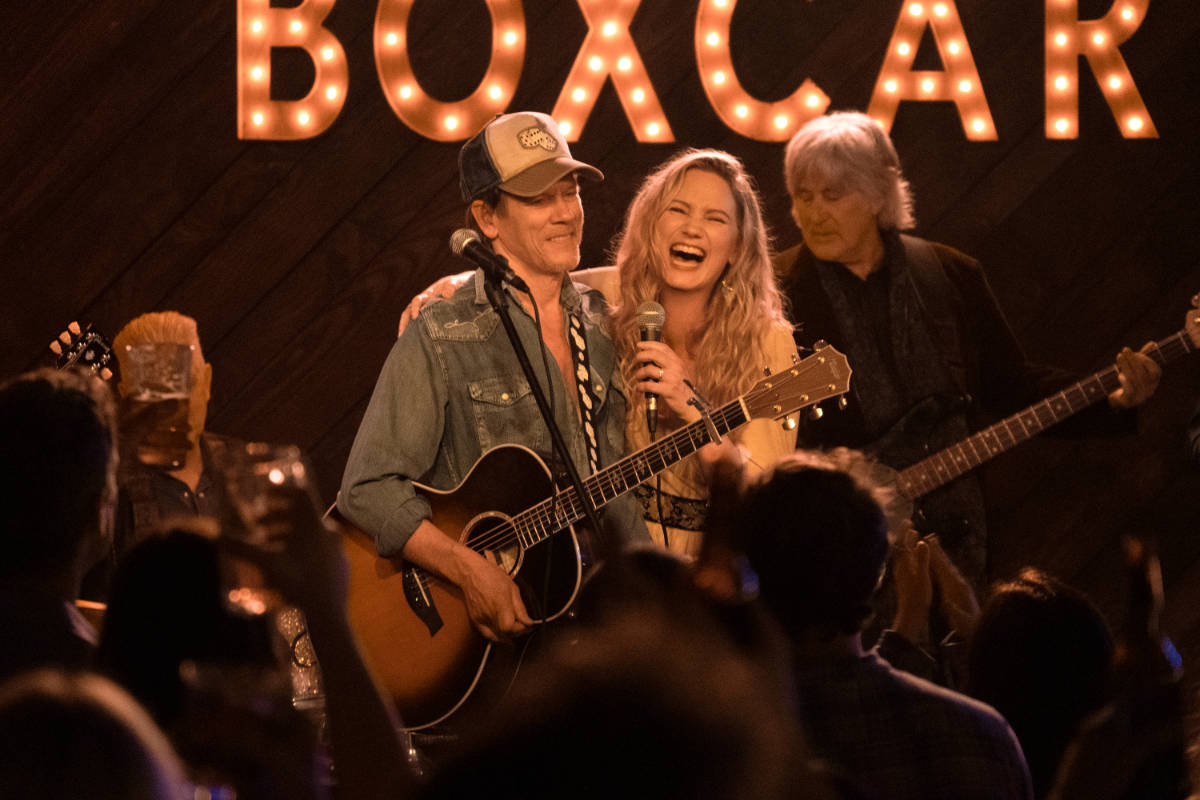 Kevin Bacon (Hub Halloran) and Jennifer Nettles (Maryanne) in The Bondsman