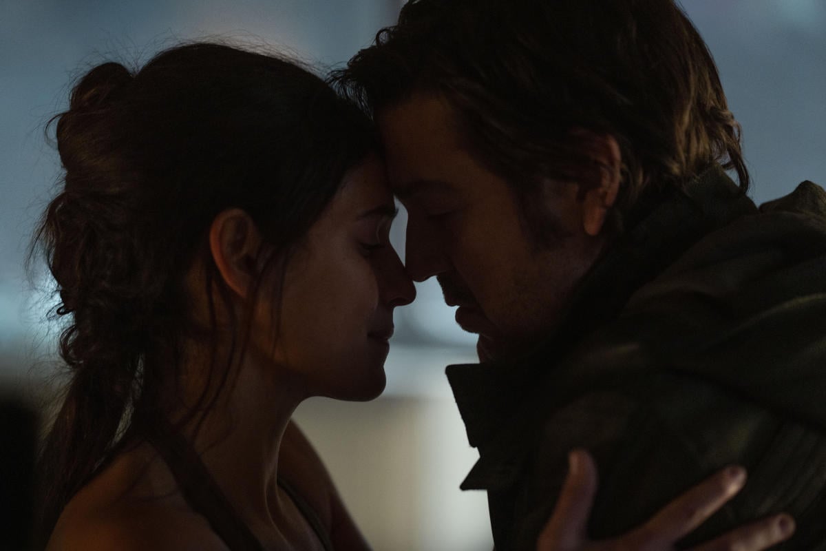 Bix Caleen (Adria Arjona) and Andor (Diego Luna)