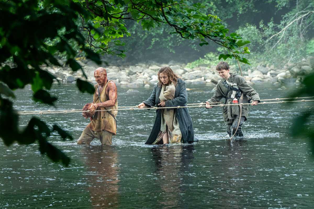 Dr. Kelson (Ralph Fiennes), Isla (Jodie Comer) and Spike (Alfie Williams)