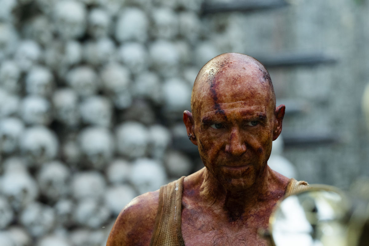 Dr. Kelson (Ralph Fiennes)