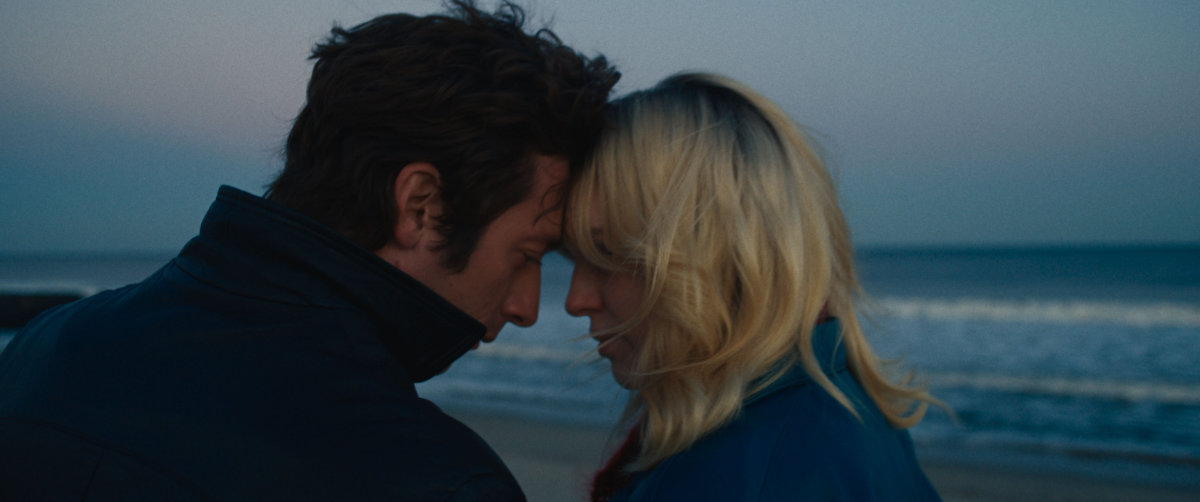 Jeremy Allen White and Odessa Young