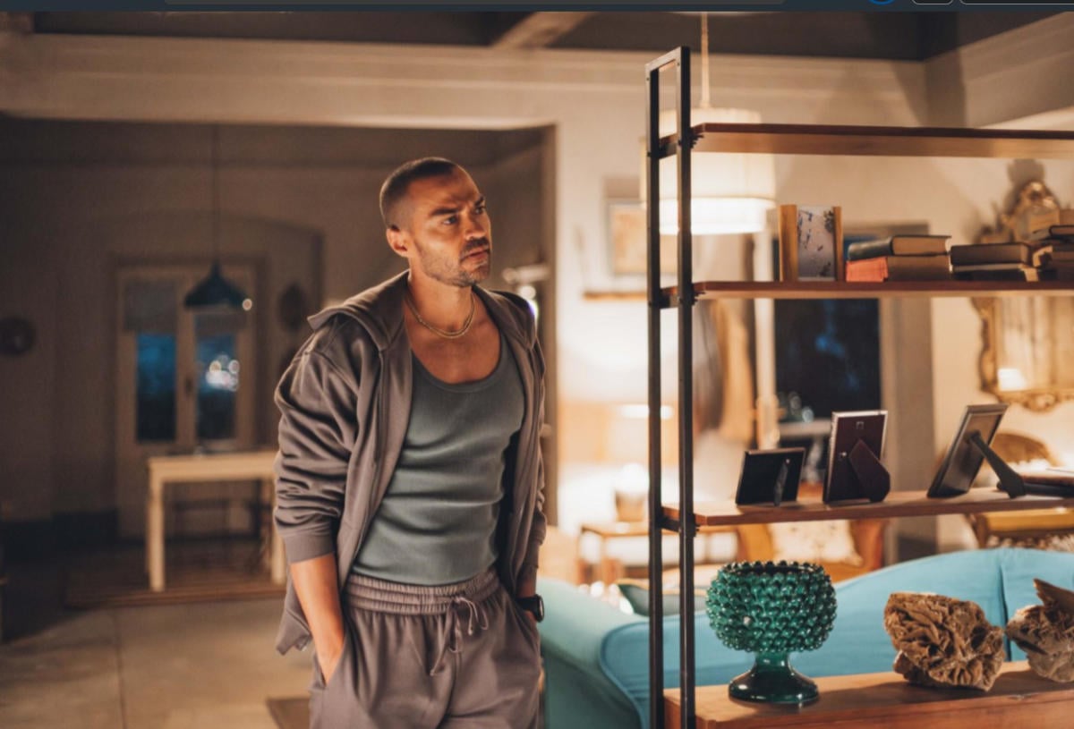 Jesse Williams in Hotel Costiera