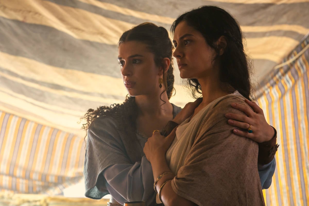 Princess Mirab (Yali Topol Margalith) and Princess Mychal (Indy Lewis)