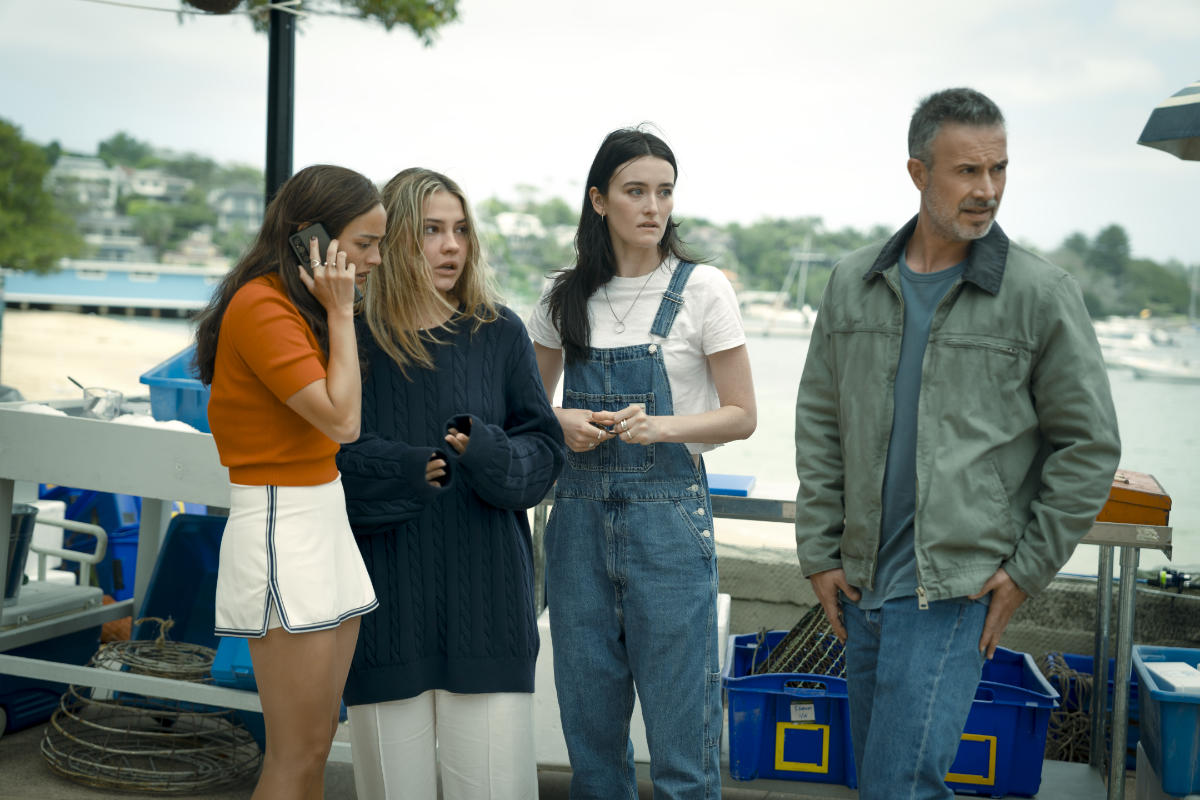 Chase Sui Wonders, Madelyn Cline, Sarah Pidgeon and Freddie Prinze Jr.