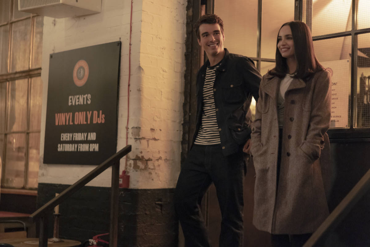 Corey Mylchreest as Jamie and Sofia Carson as Anna