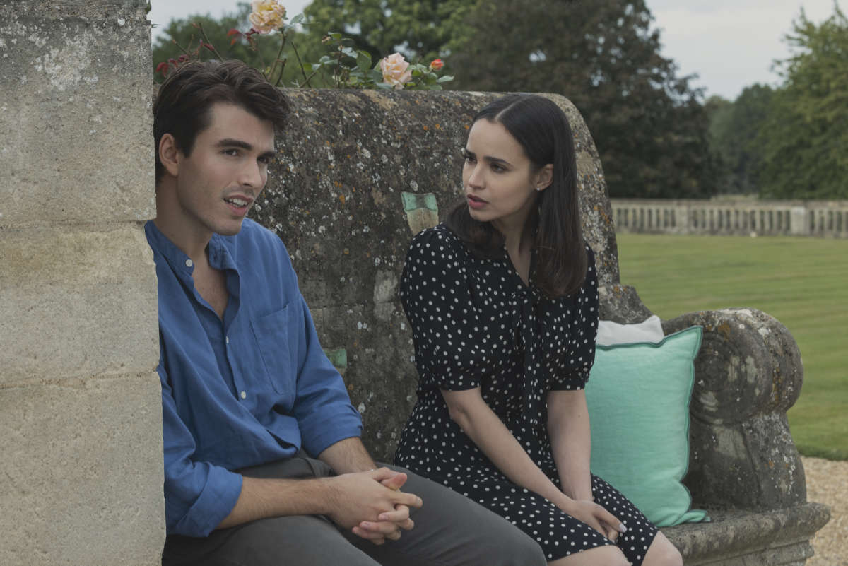 Corey Mylchreest as Jamie and Sofia Carson as Anna in My Oxford Year.