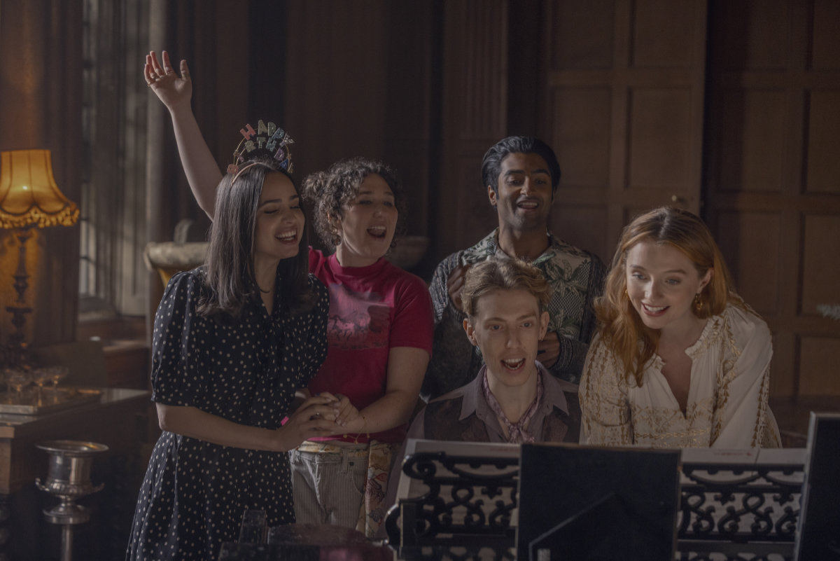 Sofia Carson as Anna, Esmé Kingdom as Maggie, Harry Trevaldwyn as Charlie, Nikhil Parmar as Tom and Poppy Gilbert as Cecelia in My Oxford Year