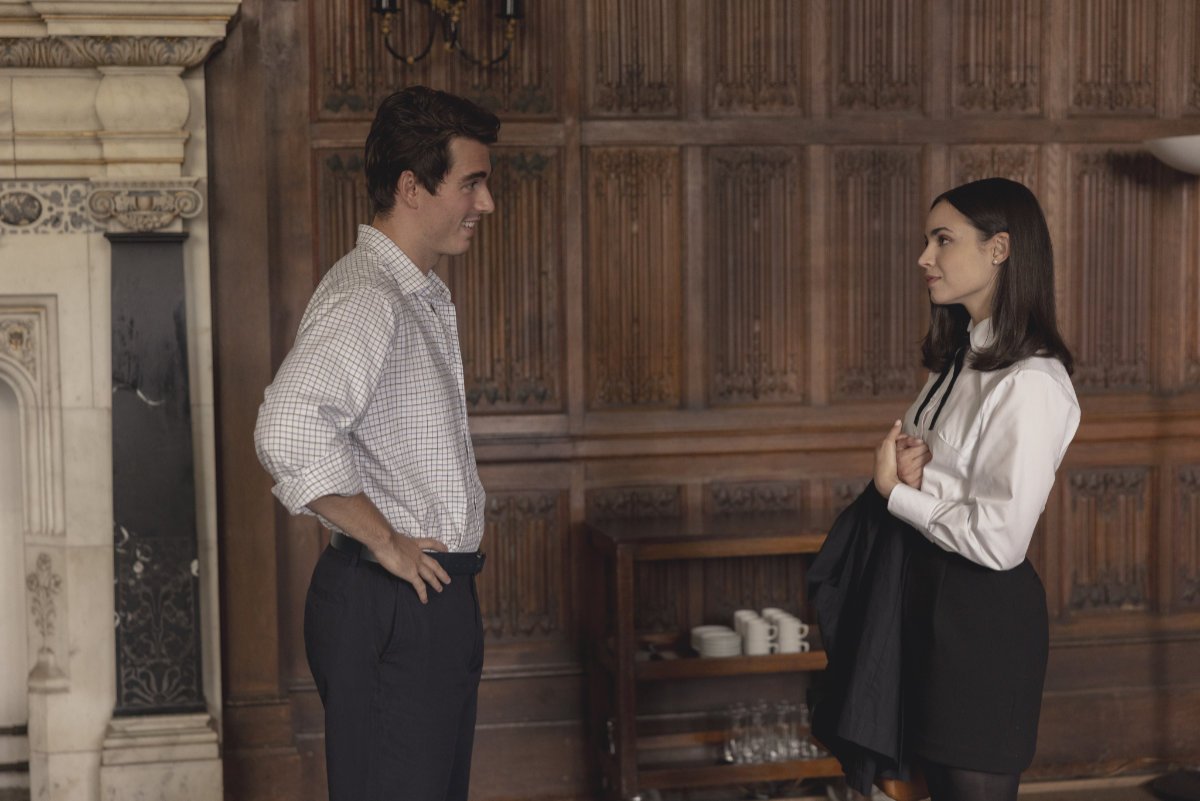 Corey Mylchreest as Jamie and Sofia Carson as Anna