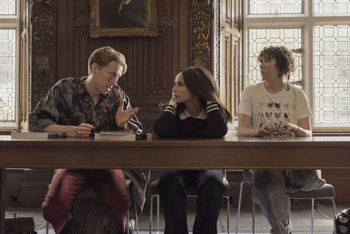 Harry Trevaldwyn as Charlie, Sofia Carson as Anna and Esmé Kingdom as Maggie