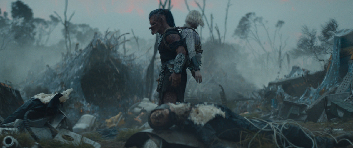 Dek (Dimitrius Schuster-Koloamatangi) and Thia (Elle Fanning)