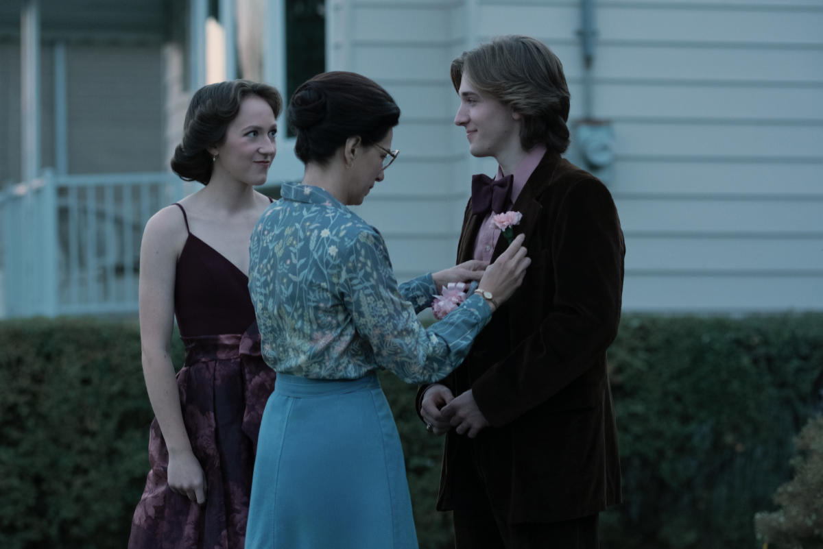 Megan Murphy as Lynn Meadows, Krista Bridges as Rosemarie Szyc, Levi Shelton as Johnny Szyc