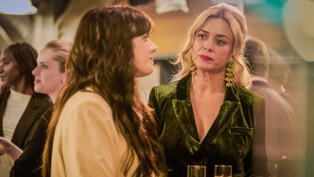 Eve Myles as Fran and Gabrielle Creevy as Ria