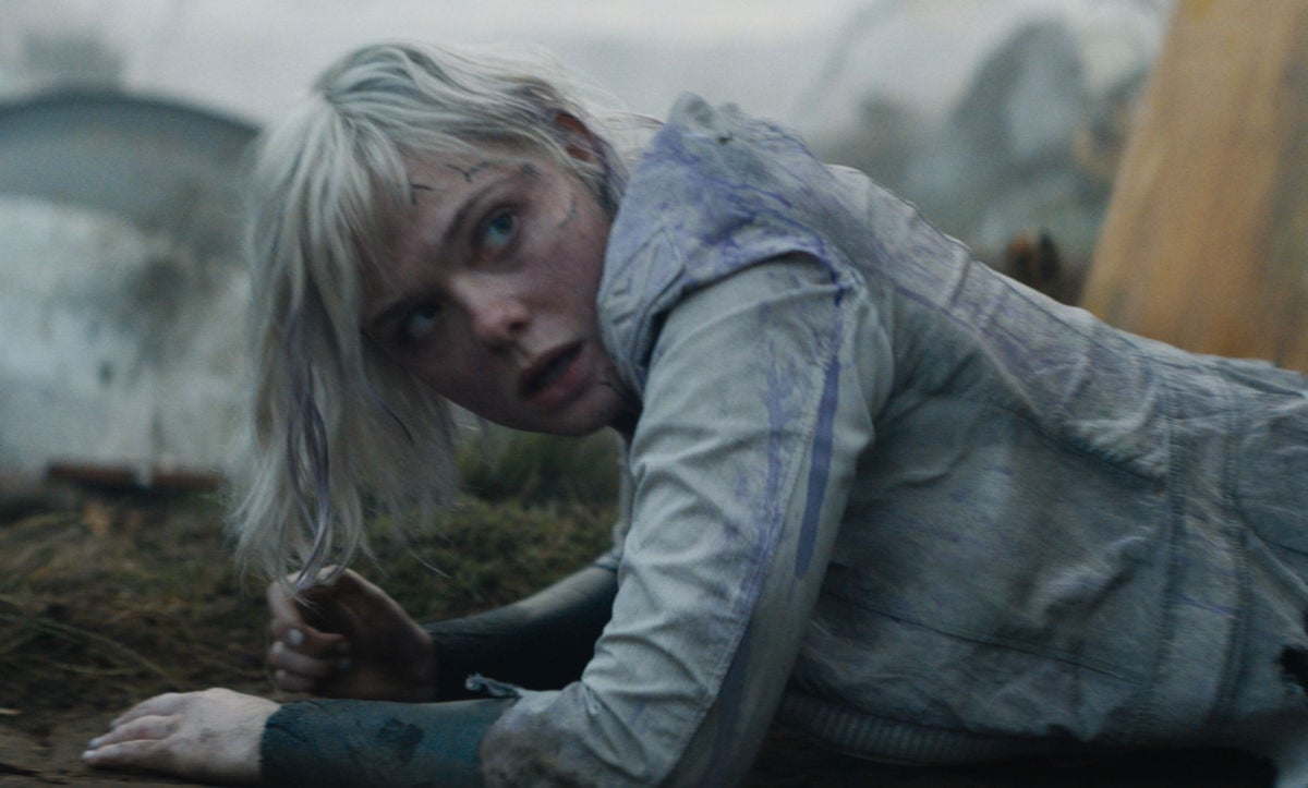 Thia (Elle Fanning) in Predator: Badlands