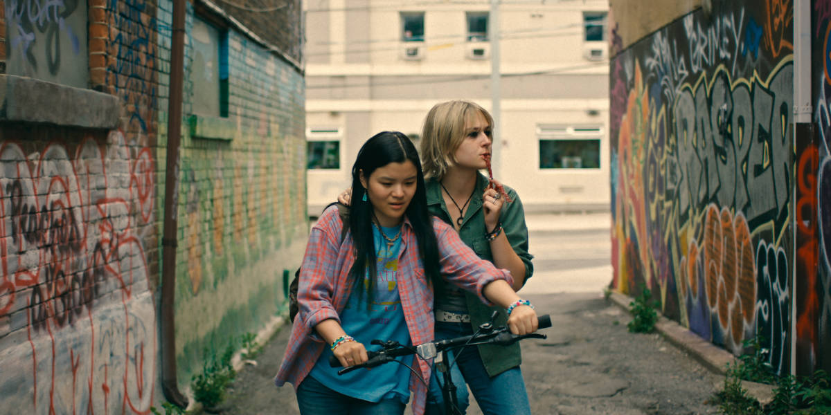 Sydney Topliffe as Abbie and Alyvia Alyn Lind as Leila in Wayward