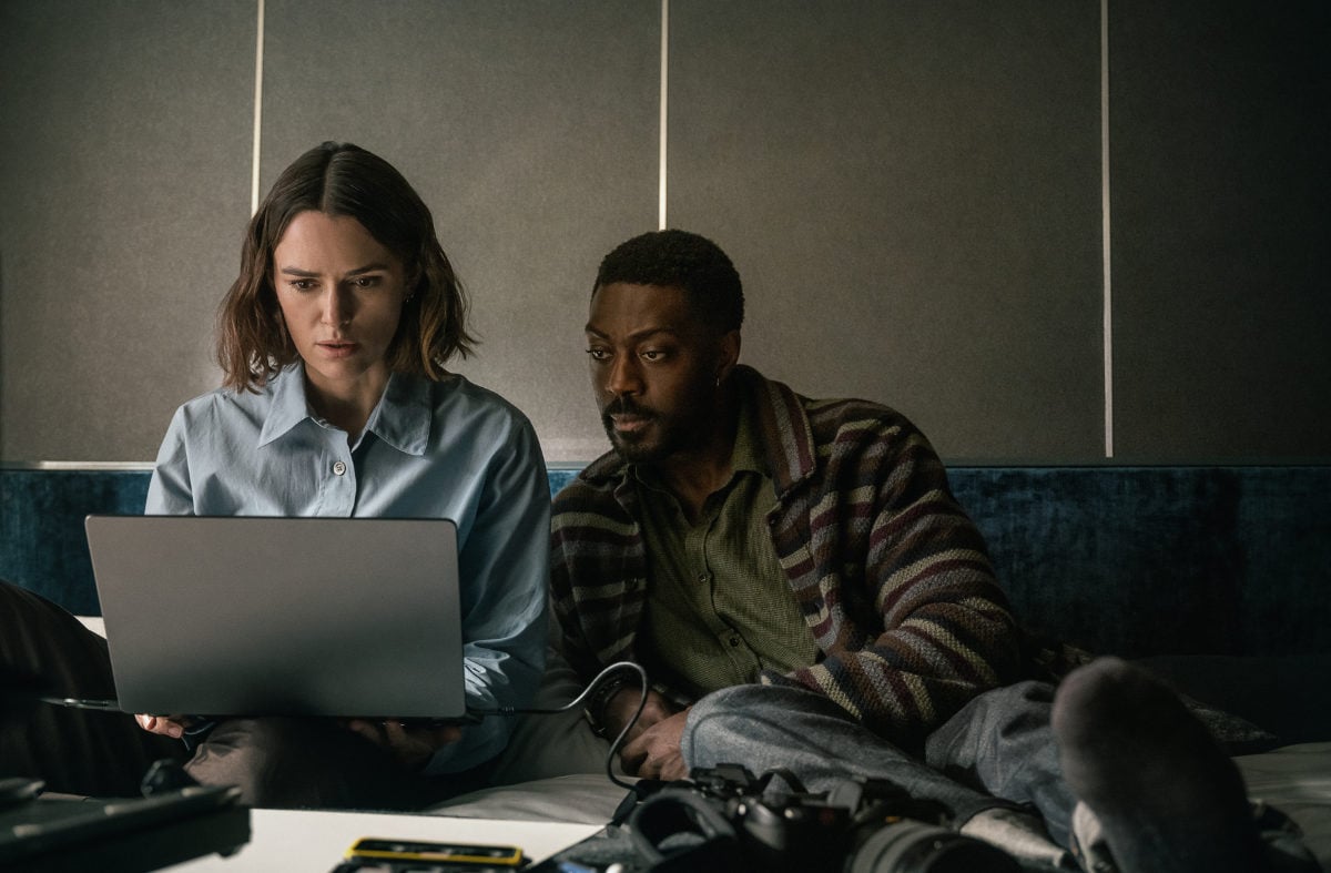 Keira Knightley as Lo and Daniel Ings as Adam in The Woman in Cabin 10