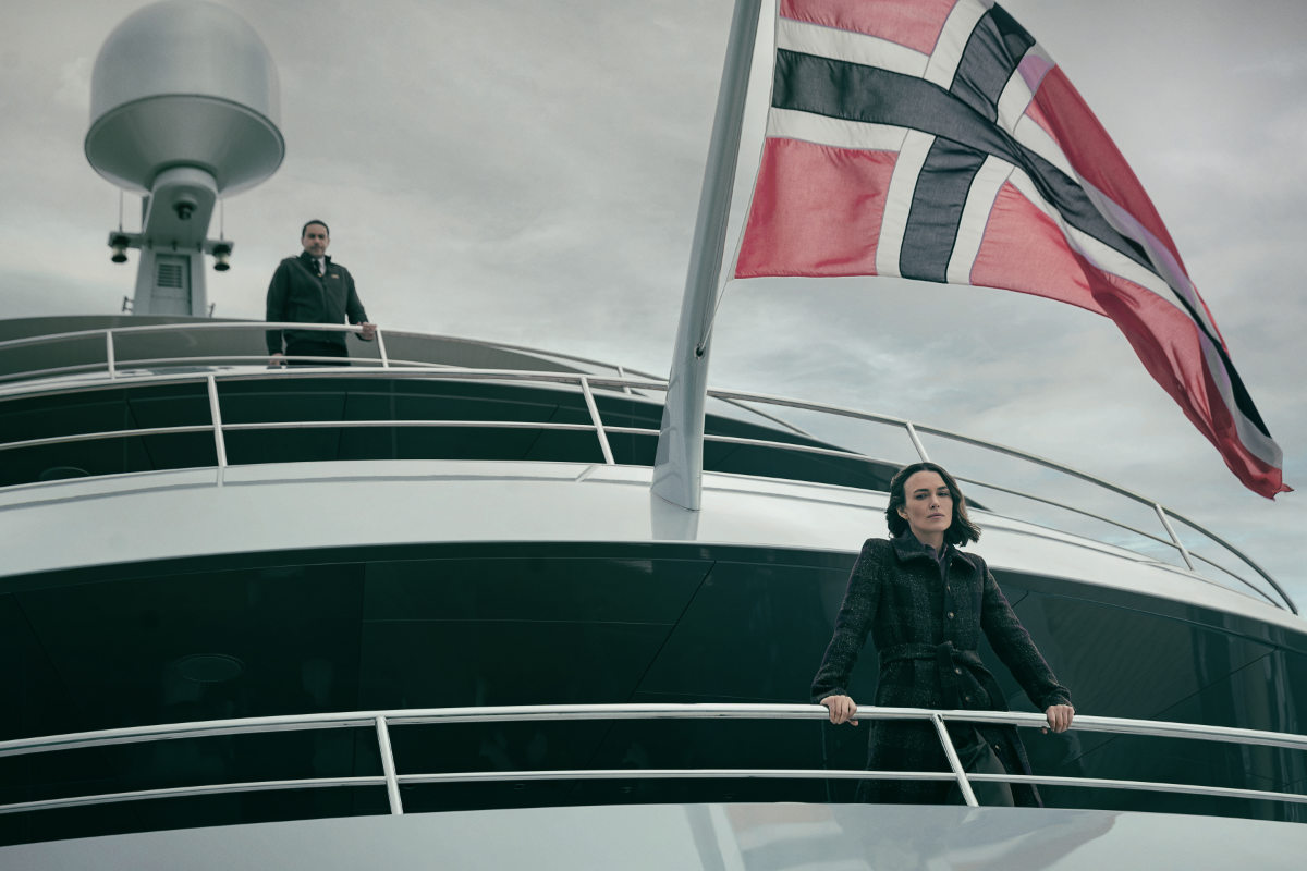 Keira Knightley as Lo and John Macmillan as Captain Addis