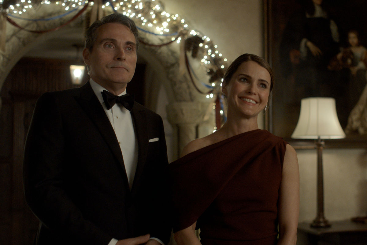 Rufus Sewell as Hal Wyler, Keri Russell as Kate Wyler