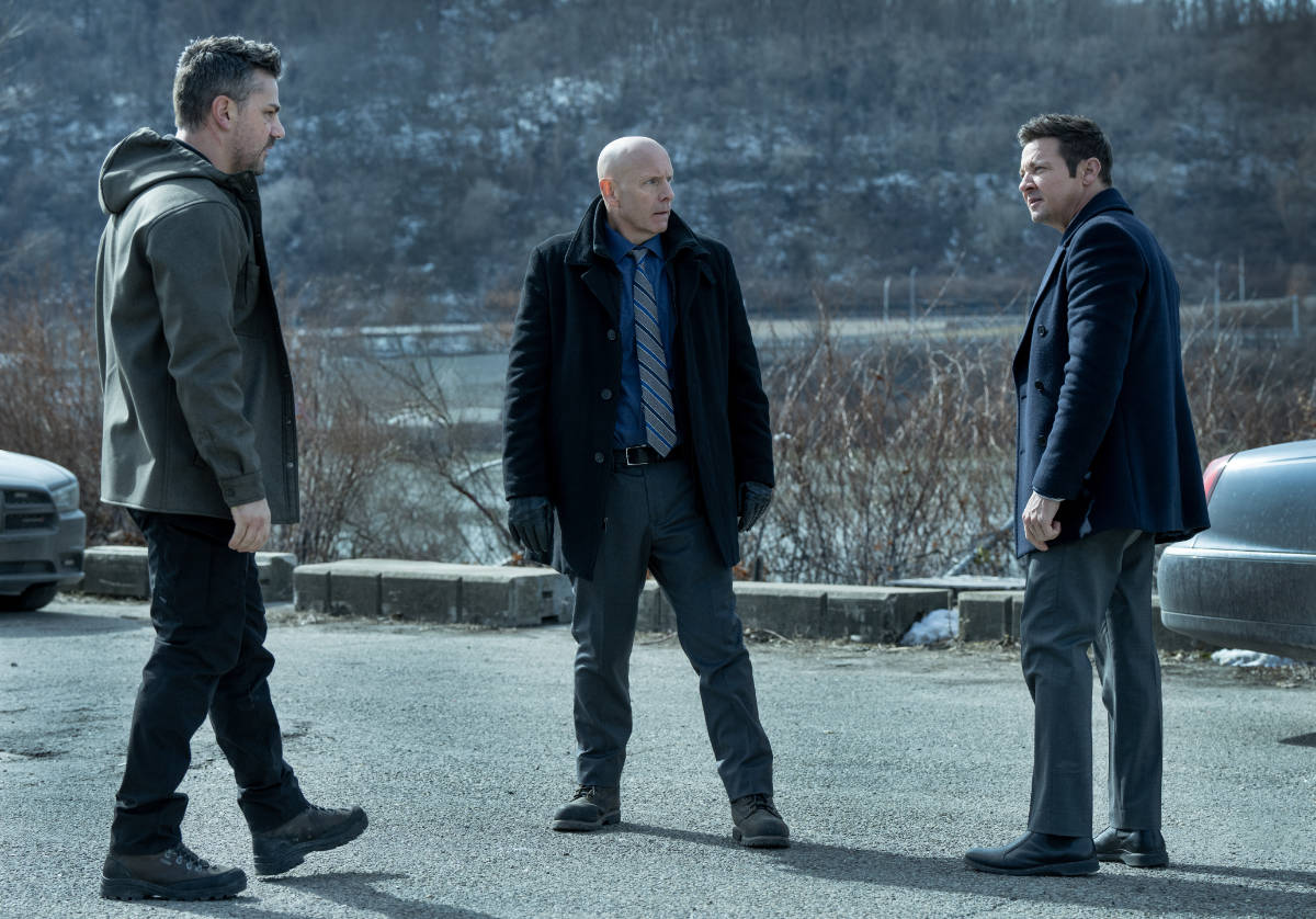 Hamish Allan-Headley as Robert, Hugh Dillon as Ian and Jeremy Renner as Mike McLusky