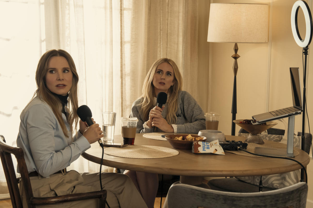 Kristen Bell as Joanne, Justine Lupe as Morgan