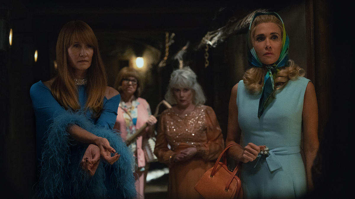Laura Dern, Mindy Cohn, Julia Duffy and Kristen Wiig