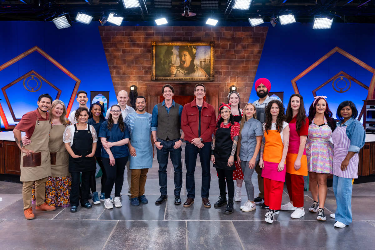 Hosts James Phelps and Oliver Phelps pose with contestants Alex Madrigal, Jenny Chambers, Rui Mota, Angel Figueroa, Jaleesa Mason, Caitlin Taylor, Stefan Rose, Andy Ortega, Marjorie Santaromana, Sarah Arnold, Katie Bonzer, Jujhar Mann, Kate Sigel, Heather Tocco, Molly Robbins, and Priya Winsor.