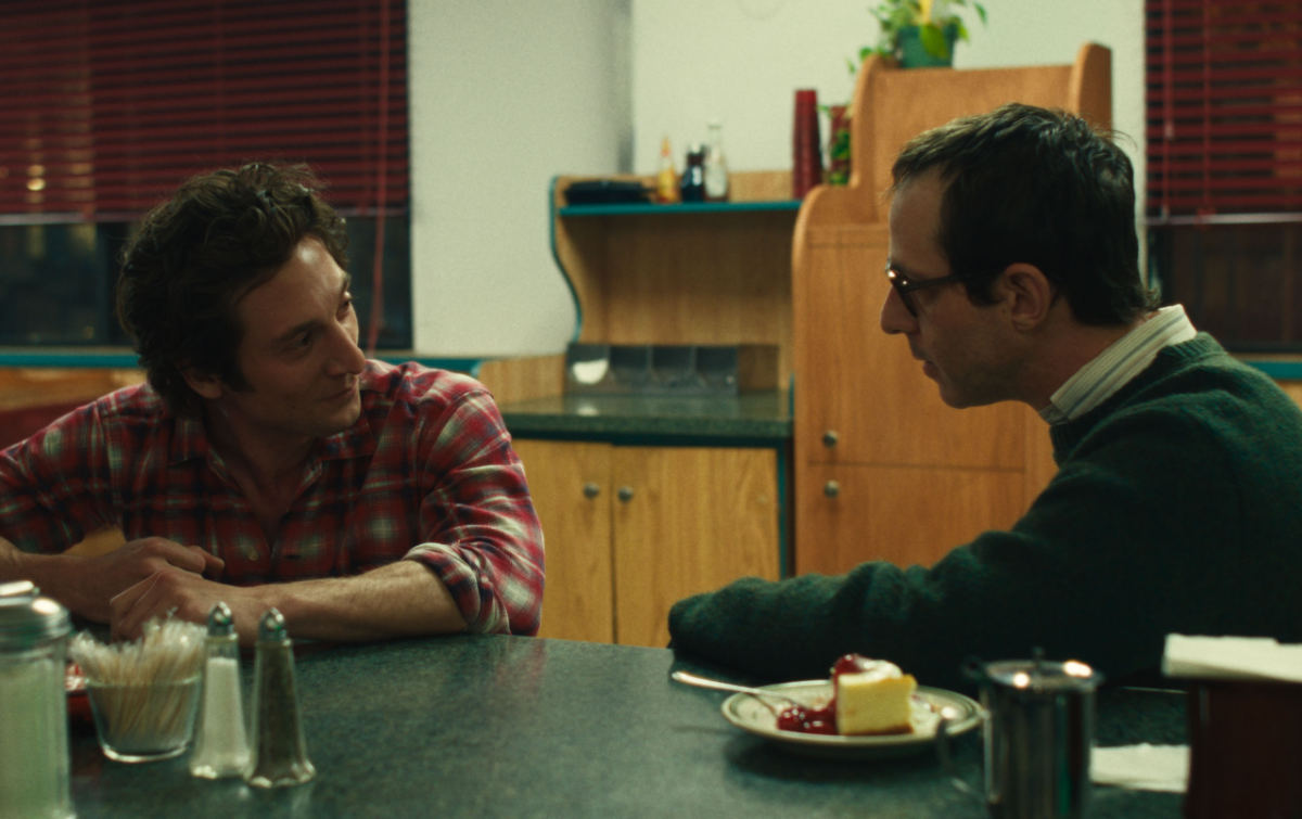 Jeremy Allen White as Bruce Springsteen and Jeremy Strong as Jon Landau