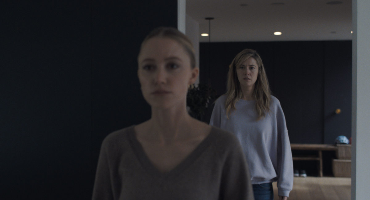 Maika Monroe as Polly Murphy and Mary Elizabeth Winstead as Caitlin Morales