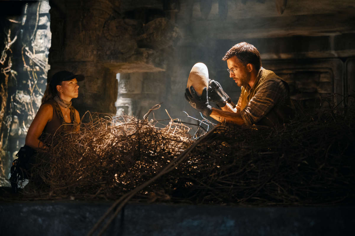 Scarlett Johansson as skilled covert operations expert Zora Bennett and Jonathan Bailey as paleontologist Dr. Henry Loomis