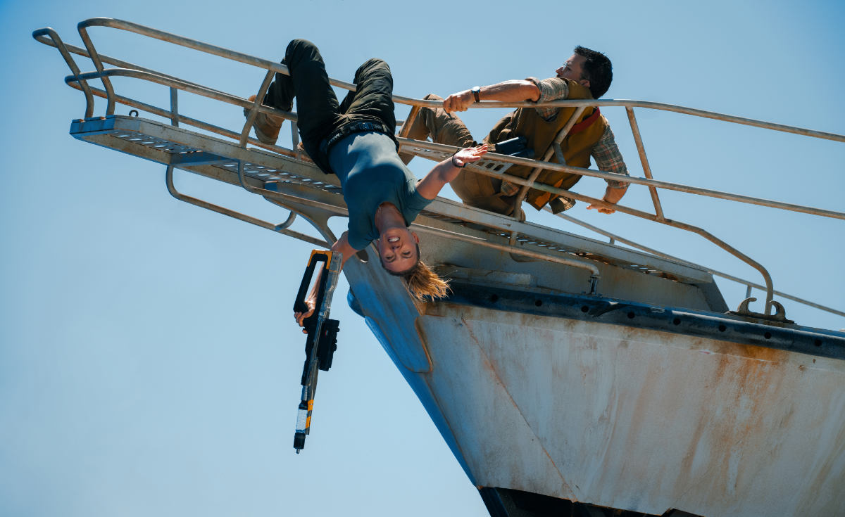 Scarlett Johansson is skilled covert operations expert Zora Bennett and Jonathan Bailey is paleontologist Dr. Henry Loomis