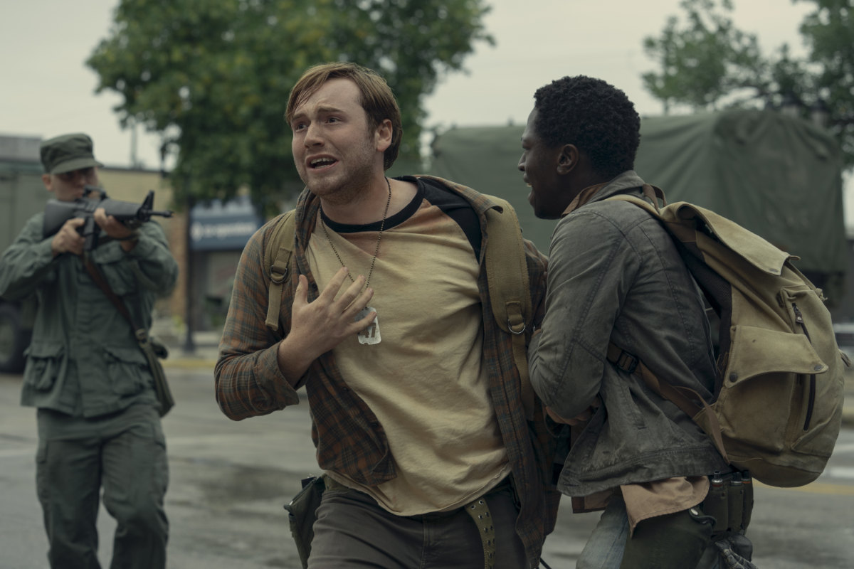 Cooper Hoffman as Garraty and David Jonsson as McVries