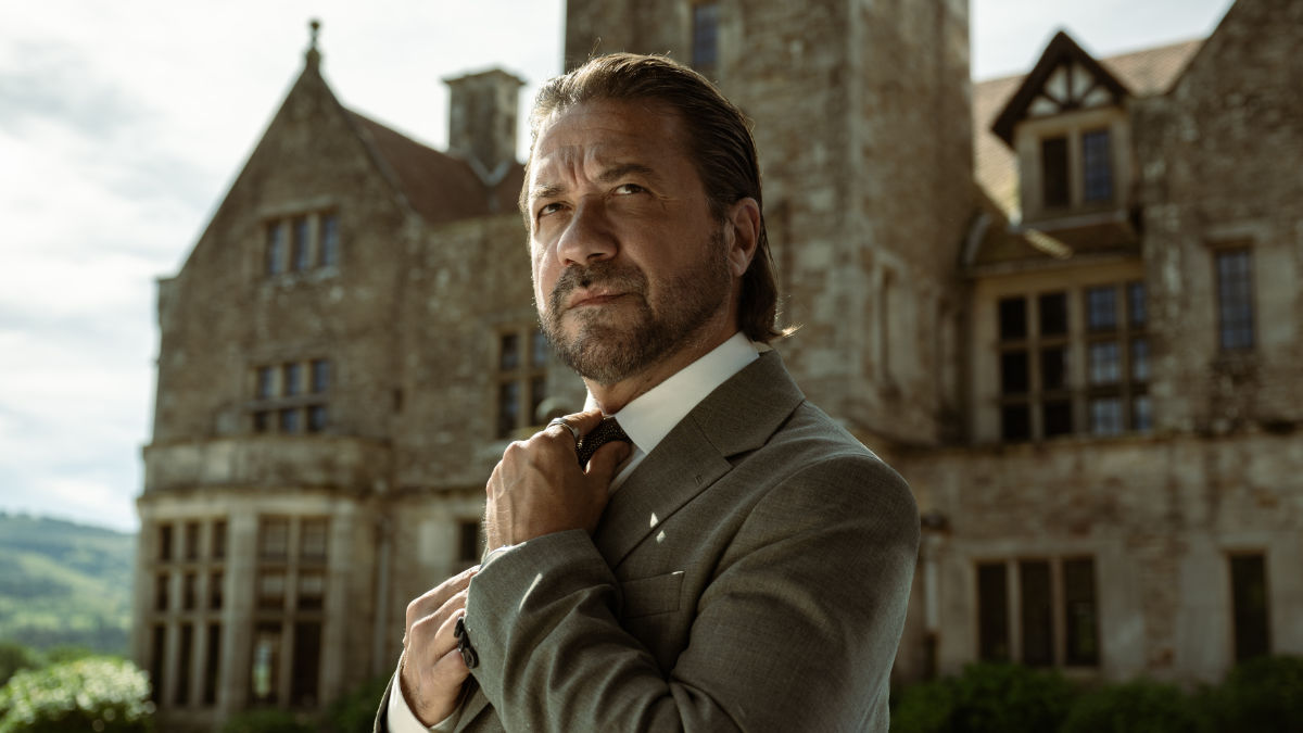 Enrique Arce as Oswaldo