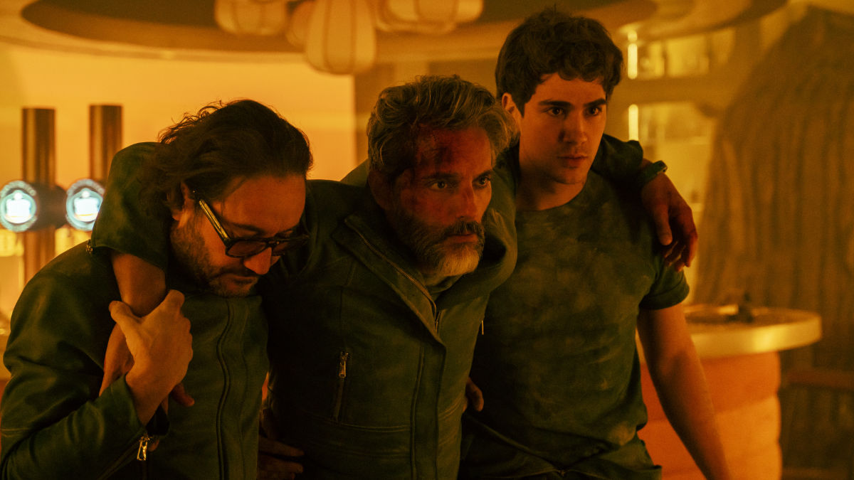 Carlos Santos as Rafa, Joaquín Furriel as Guillermo, Pau Simon as Max