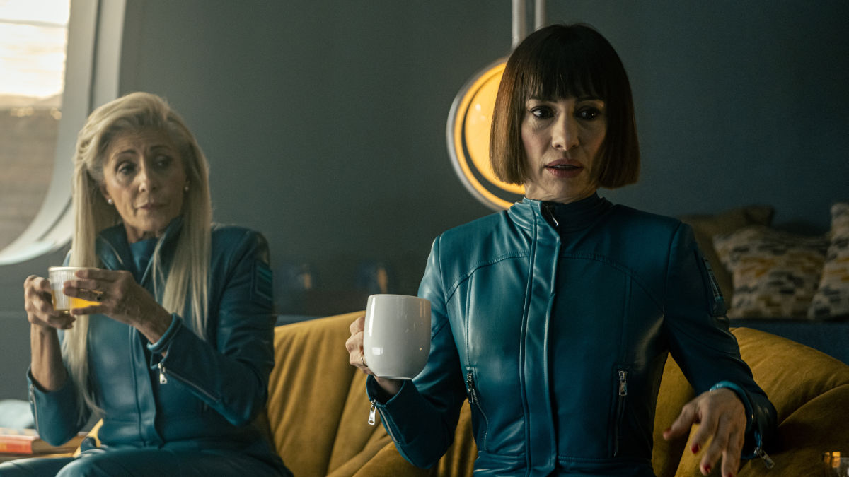 Montse Guallar as Victoria, Natalia Verbeke as Frida