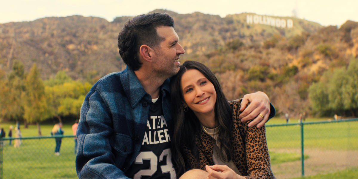 Timothy Simons as Sasha, Jackie Tohn as Esther