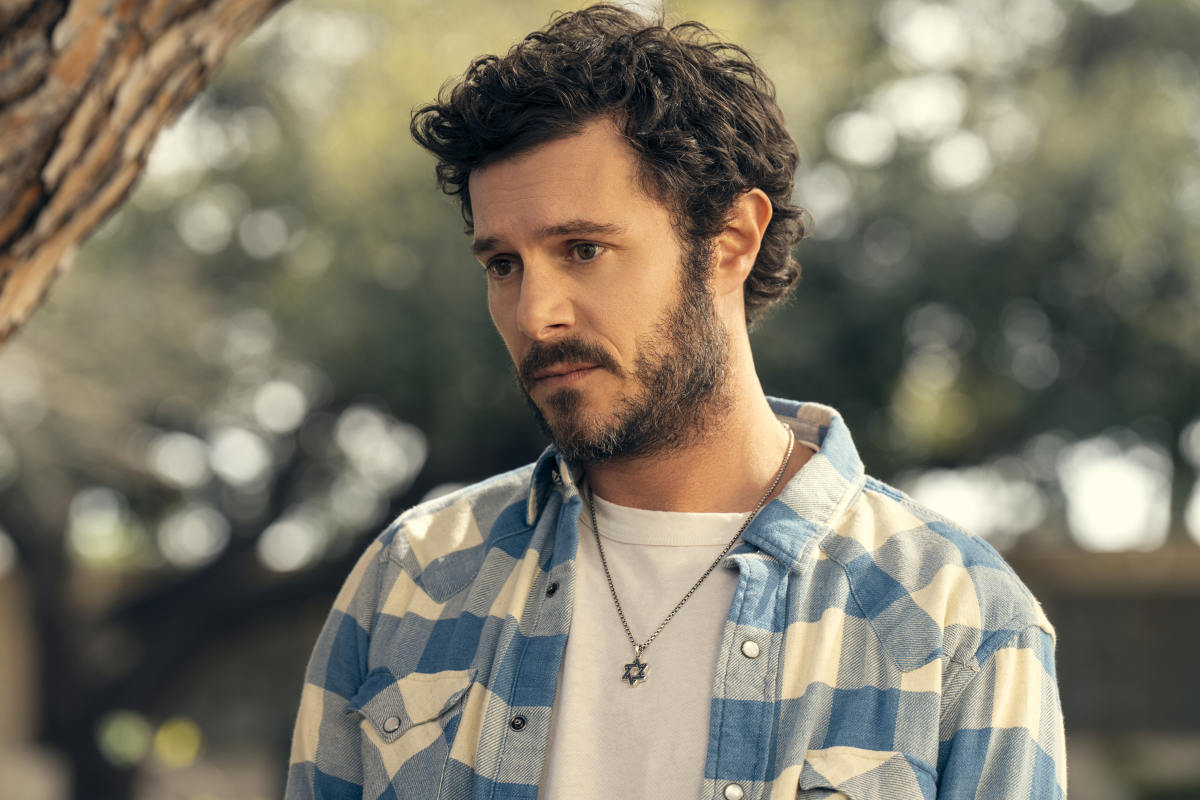 Adam Brody as Noah