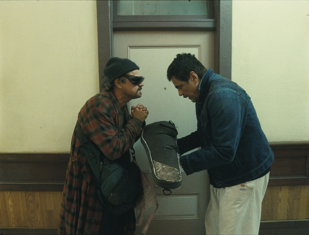 EONARDO DI CAPRIO as Bob Ferguson and BENICIO DEL TORO as Sensei St. Carlos
