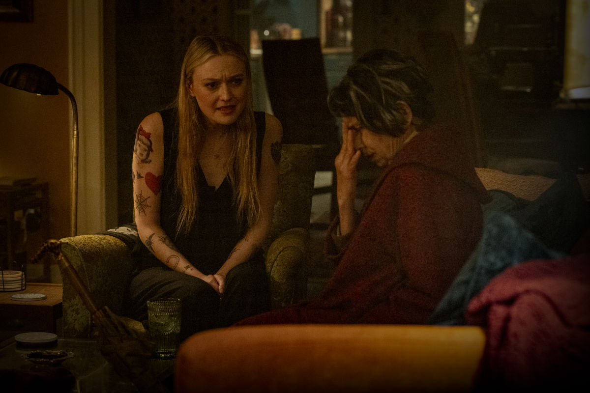 Dakota Fanning and Kathryn Hunter in Vicious