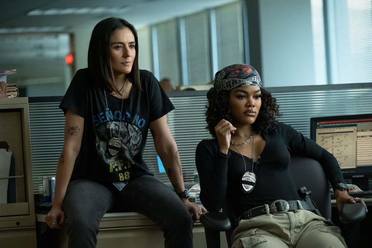 Catalina Sandino Moreno as Detective Lolo Salazar and Teyana Taylor as Detective Numa Baptiste in The Rip