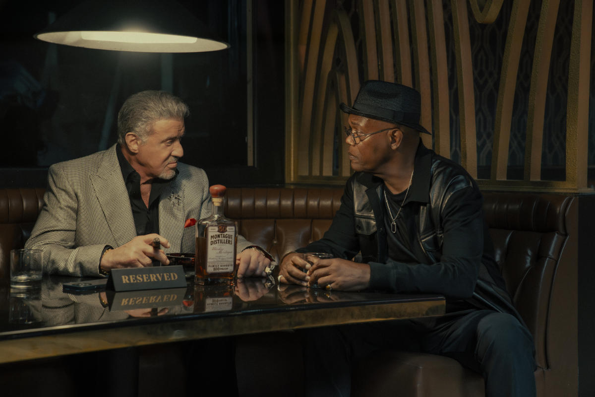 Sylvester Stallone as Dwight Manfredi and Samuel L. Jackson as Russell Lee Washington Jr.